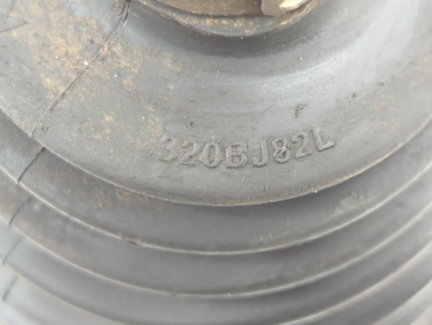 2005-2007 Ford Escape Axle Shaft Front Passenger Cv C/v - Oemusedautoparts1.com