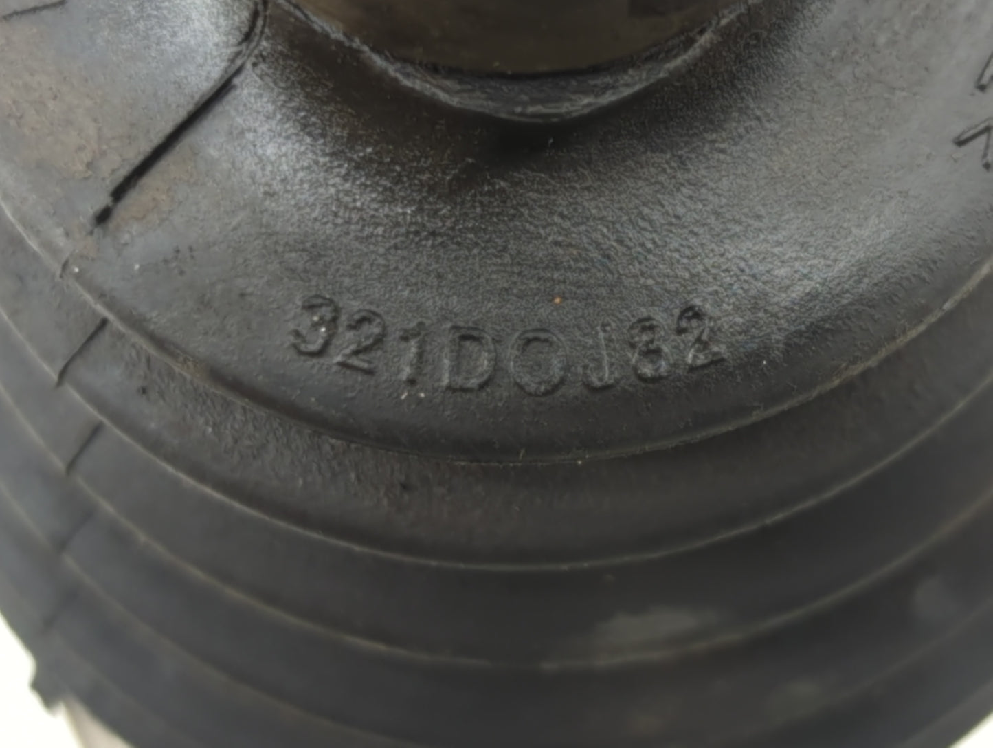 2005-2007 Ford Escape Axle Shaft Front Passenger Cv C/v - Oemusedautoparts1.com