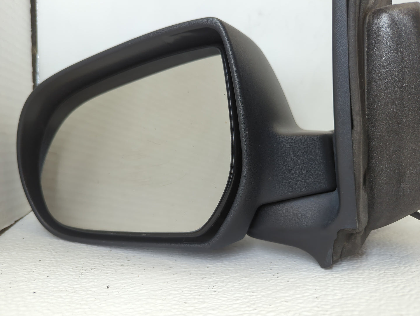 2001-2007 Ford Escape Driver Side View Mirror - Left Door Mirror OEM Used - Oemusedautoparts1.com