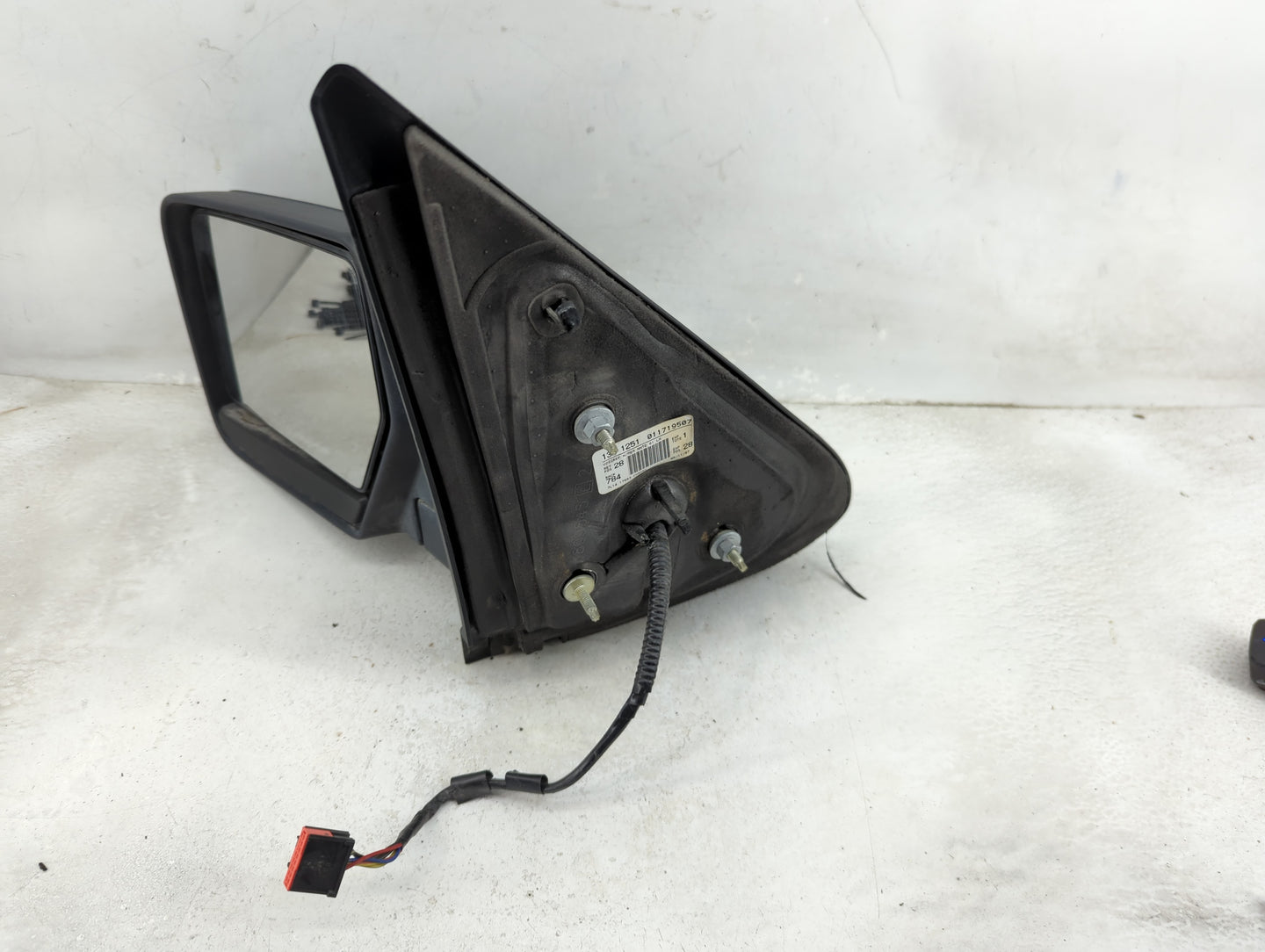 2007 Ford Expedition Driver Side View Mirror - Left Door Mirror OEM Used - Oemusedautoparts1.com
