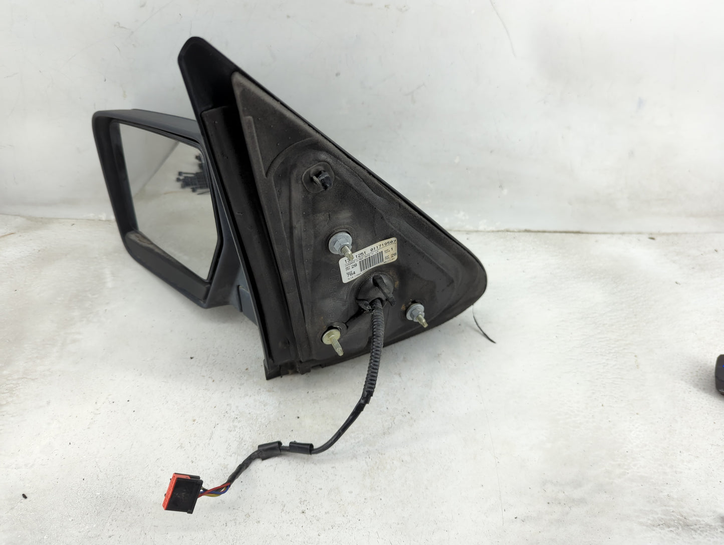 2007 Ford Expedition Driver Side View Mirror - Left Door Mirror OEM Used - Oemusedautoparts1.com