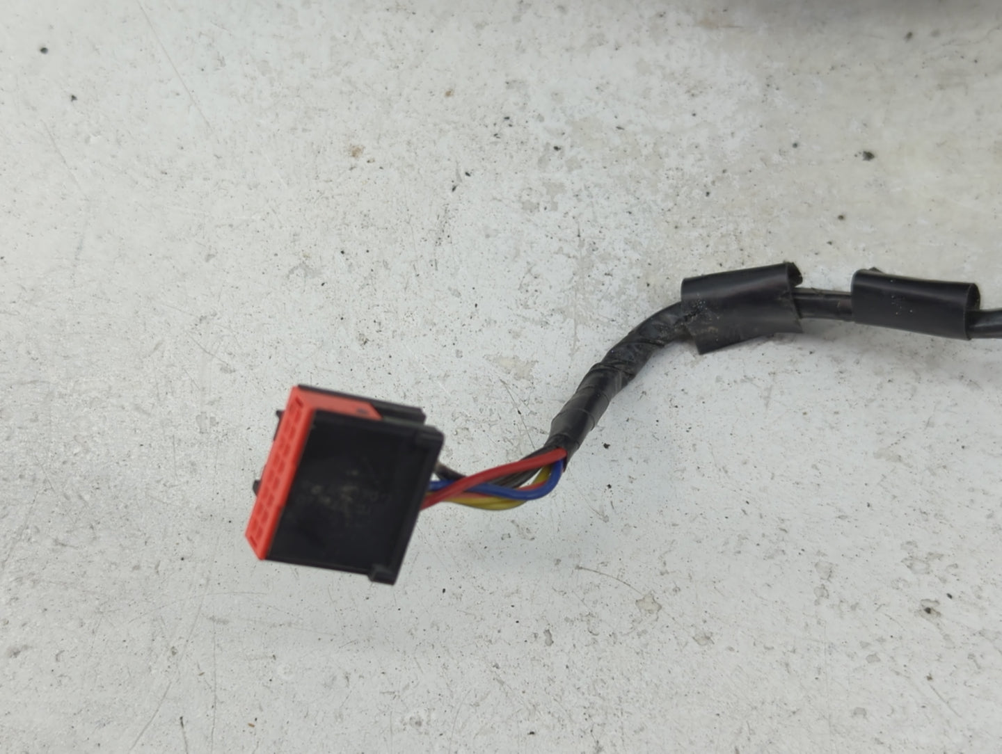 2007 Ford Expedition Driver Side View Mirror - Left Door Mirror OEM Used - Oemusedautoparts1.com