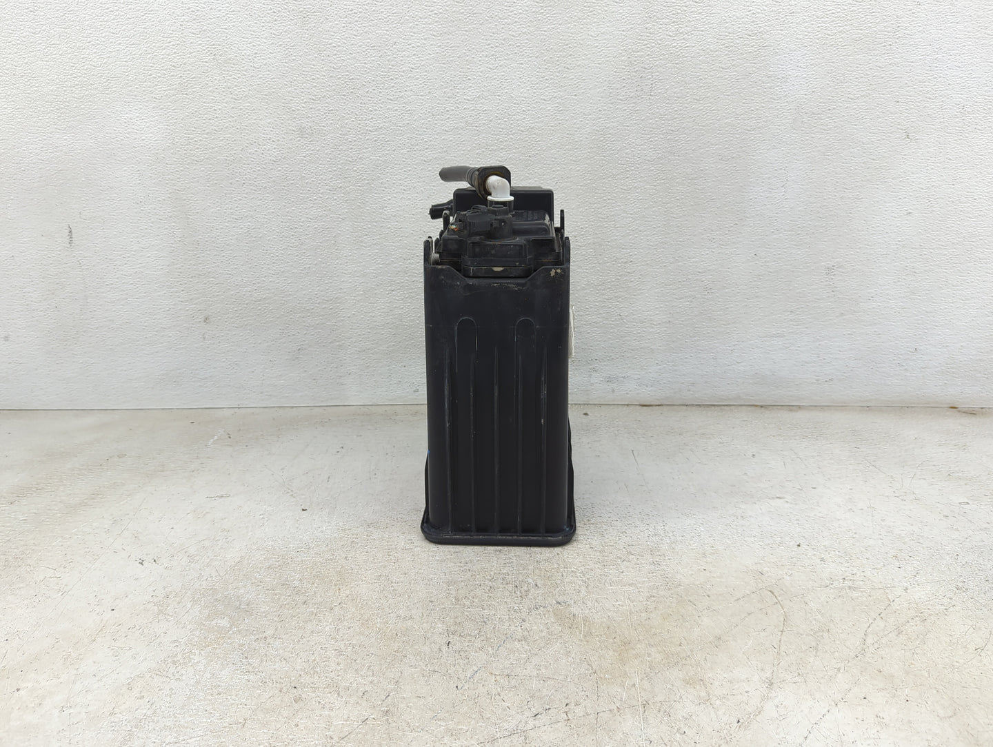 2007 Ford Expedition Fuel Vapor Charcoal Canister - Oemusedautoparts1.com
