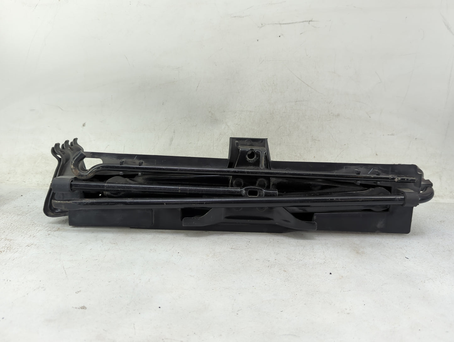 2007 Ford Expedition Spare Scissor Car Jack Black - Oemusedautoparts1.com