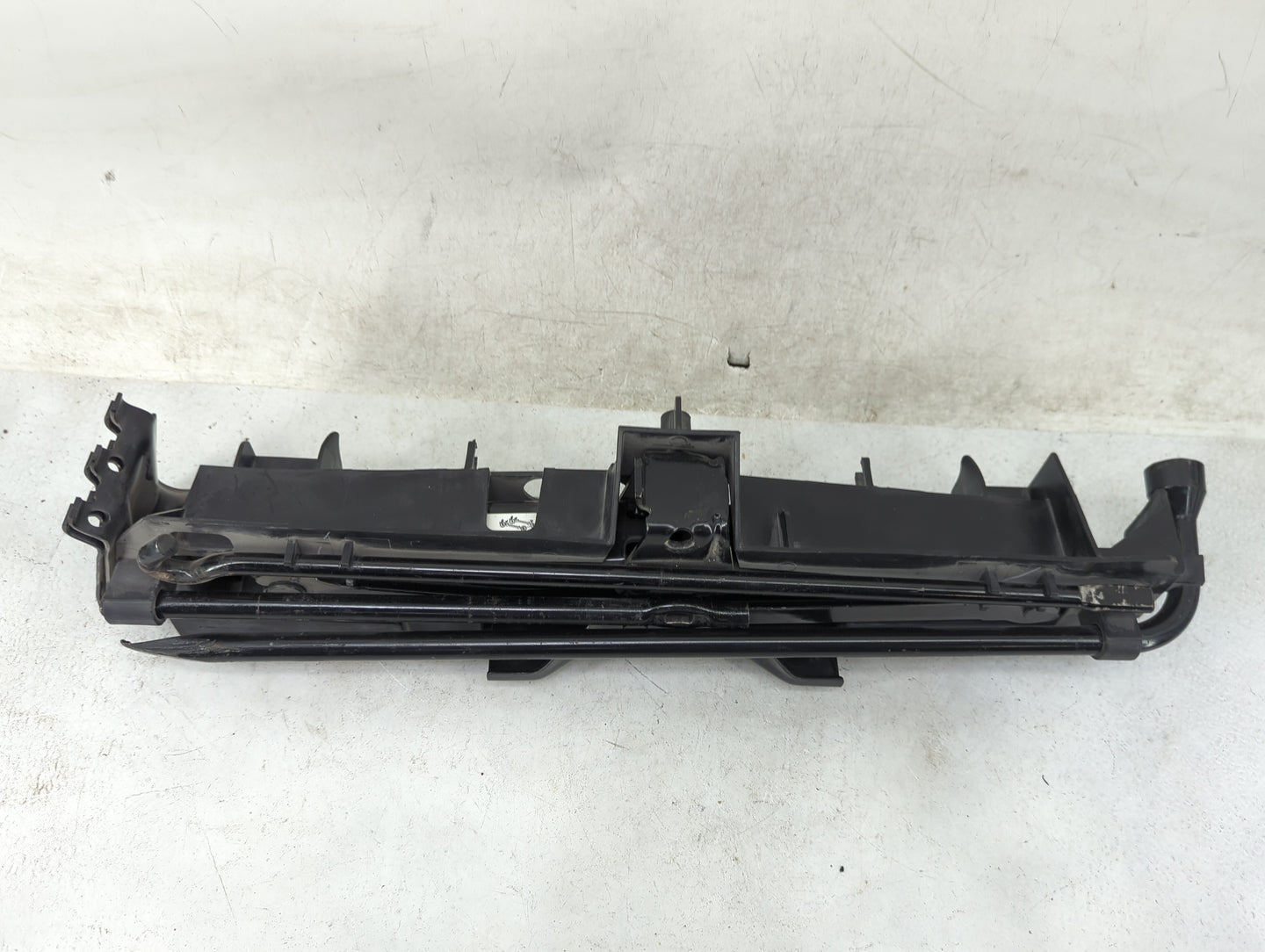 2007 Ford Expedition Spare Scissor Car Jack Black - Oemusedautoparts1.com