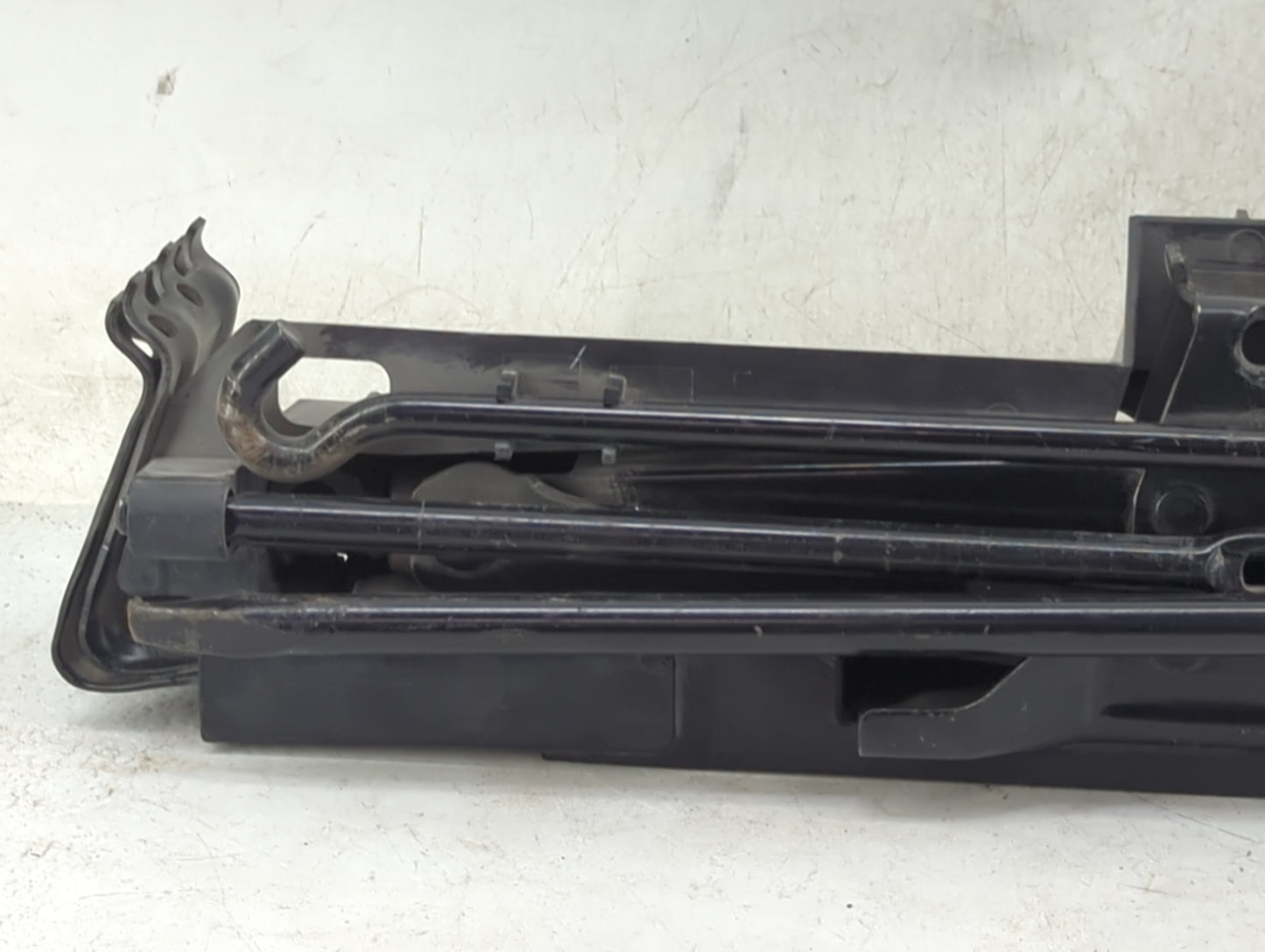2007 Ford Expedition Spare Scissor Car Jack Black - Oemusedautoparts1.com