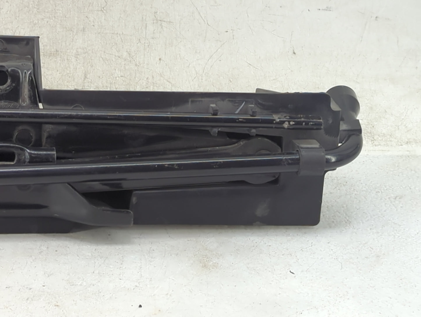 2007 Ford Expedition Spare Scissor Car Jack Black - Oemusedautoparts1.com