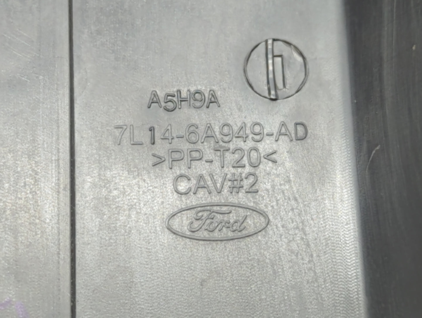 2007 Ford Expedition Engine Cover - Oemusedautoparts1.com