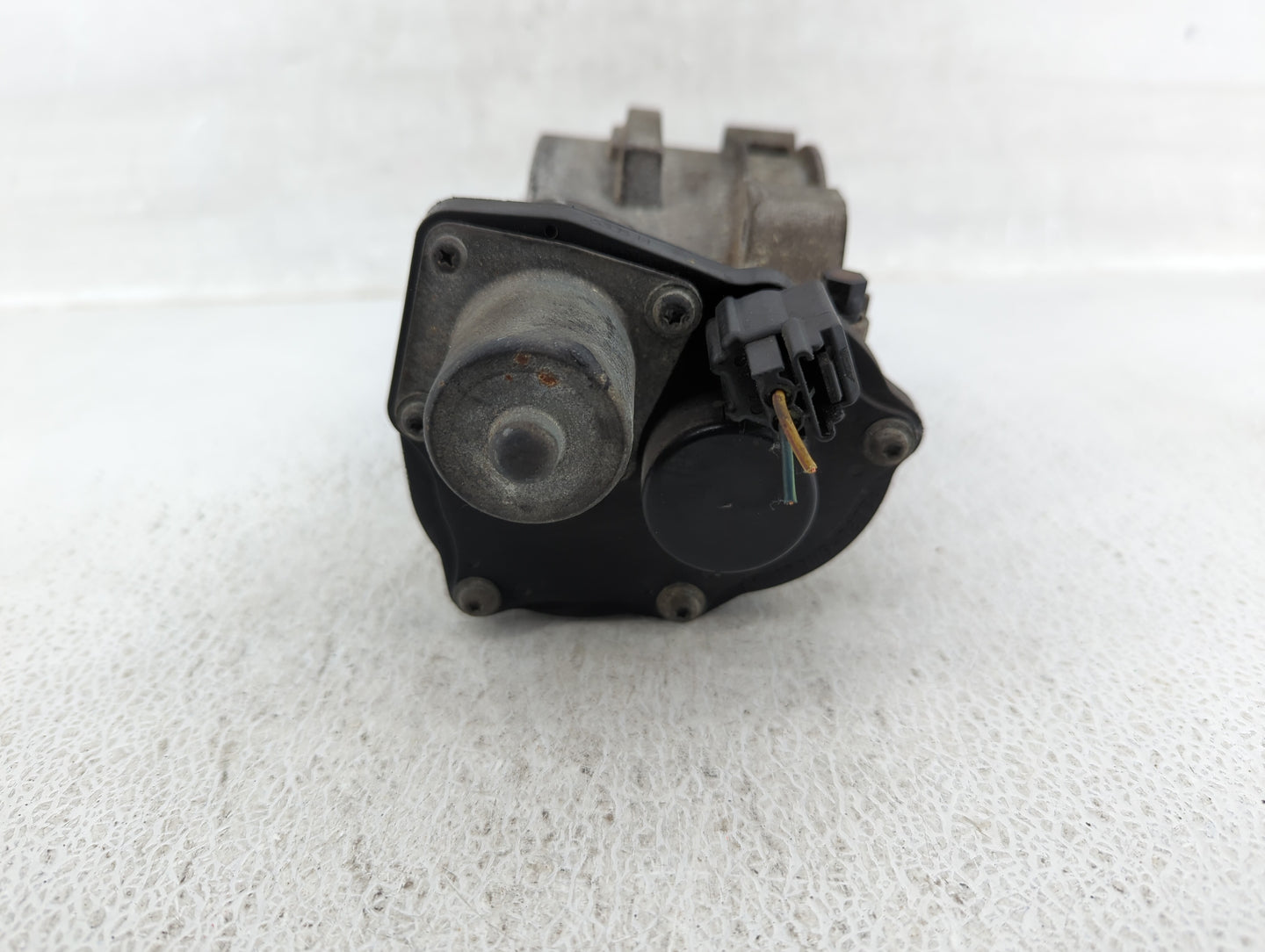 2007 Ford Expedition Throttle Body P/N:6L3E-AA Fits Fits 2004 2005 2006 2008 2009 2010 OEM Used Auto Parts - Oemusedautopart