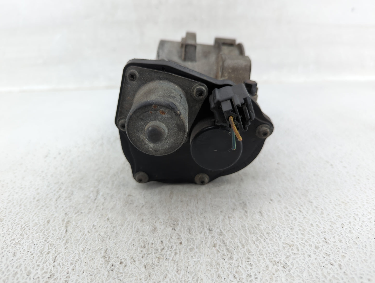 2007 Ford Expedition Throttle Body P/N:6L3E-AA Fits Fits 2004 2005 2006 2008 2009 2010 OEM Used Auto Parts - Oemusedautopart