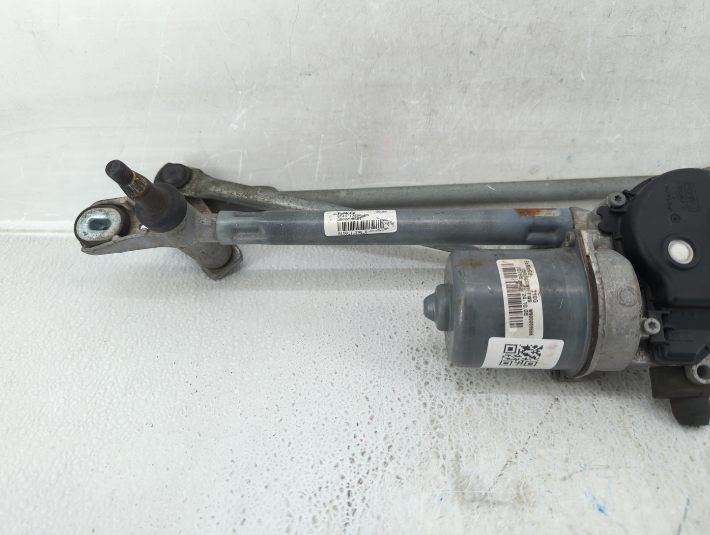 2007 Ford Expedition Front Windshield Wiper Motor P/N:W000009666 Fits Fits 2002 2003 2004 2005 2006 OEM Used Auto Parts - Oe