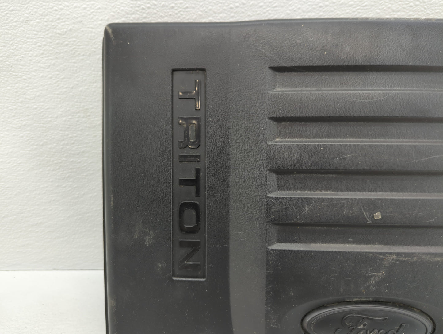 2007 Ford Expedition Engine Cover - Oemusedautoparts1.com