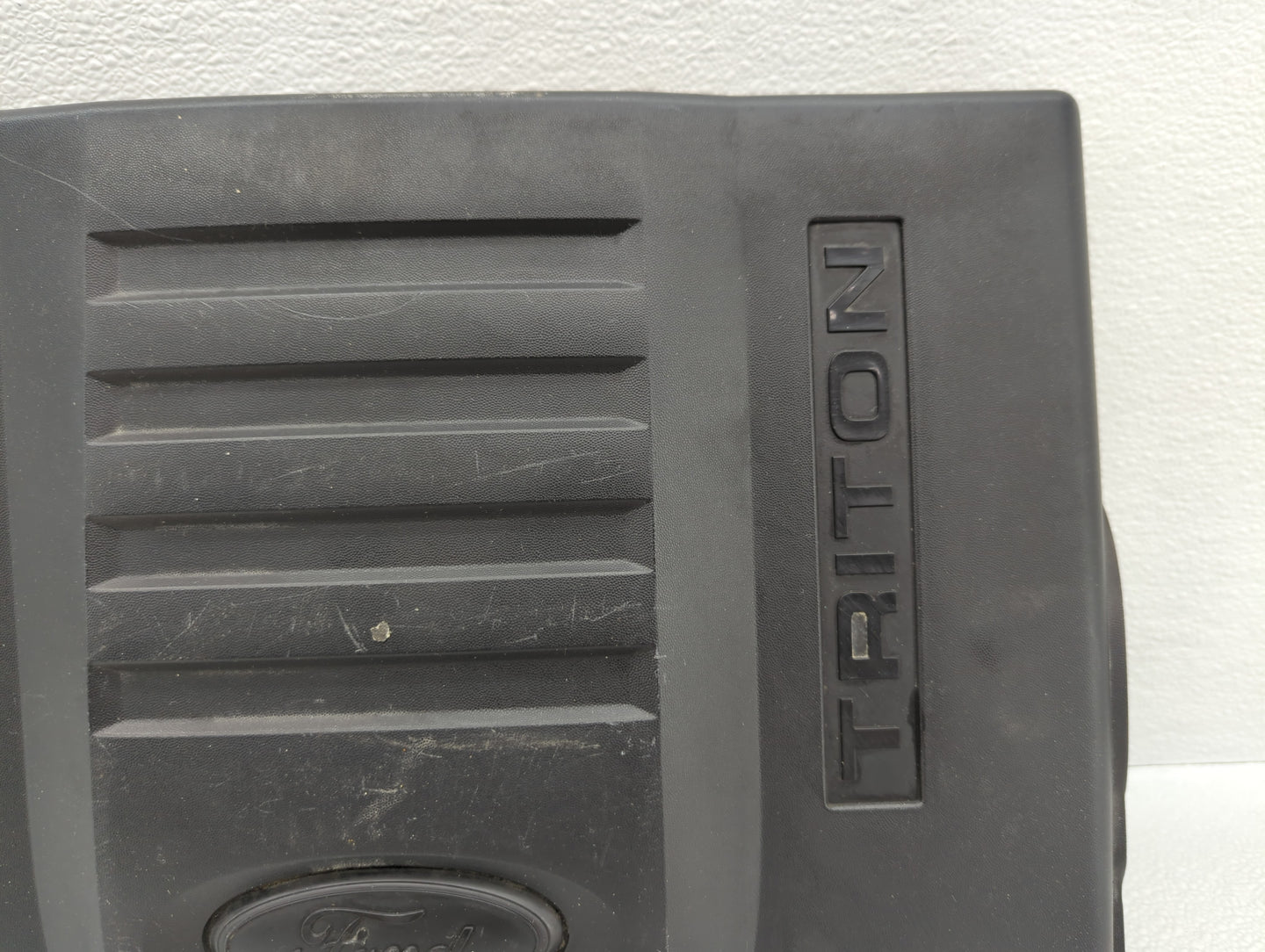 2007 Ford Expedition Engine Cover - Oemusedautoparts1.com