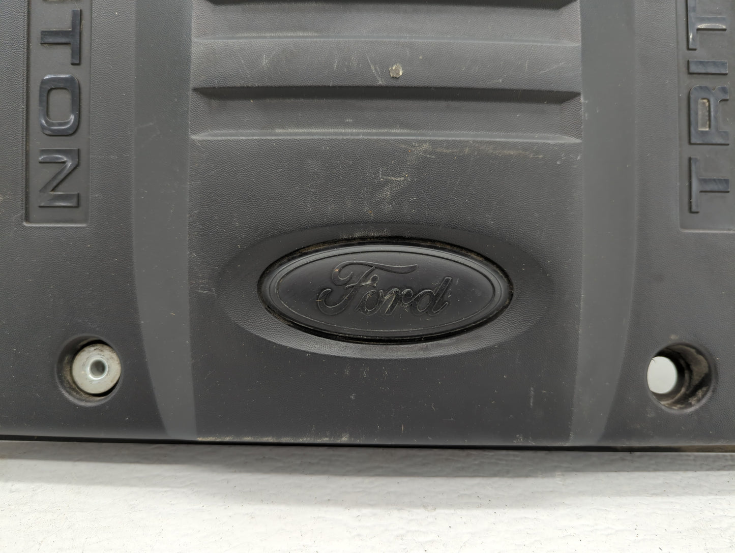 2007 Ford Expedition Engine Cover - Oemusedautoparts1.com