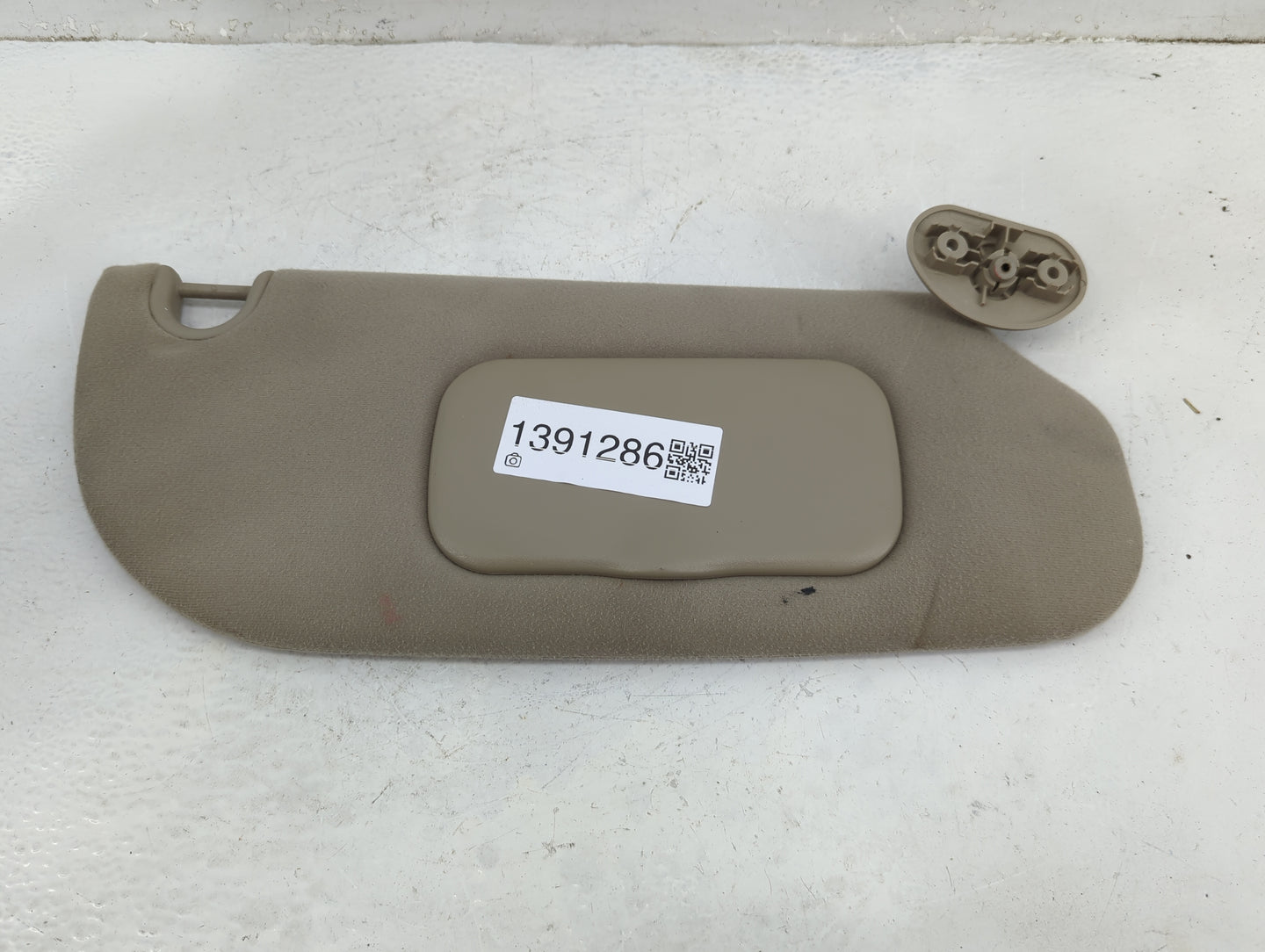 2006-2009 Ford Explorer Sun Visor Shade Replacement Passenger Right Mirror Fits Fits 2006 2007 2008 2009 OEM Used Auto Parts
