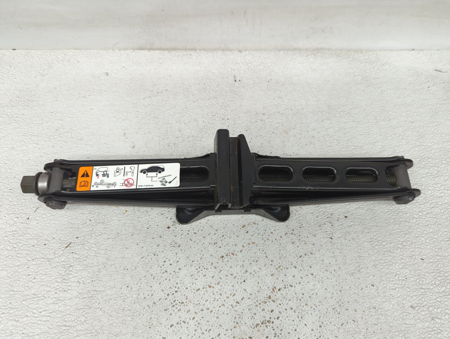 2007 Ford Explorer Spare Scissor Car Jack - Oemusedautoparts1.com