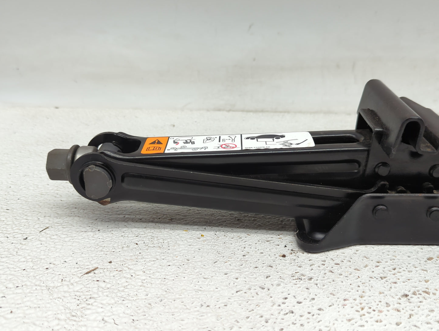 2007 Ford Explorer Spare Scissor Car Jack - Oemusedautoparts1.com