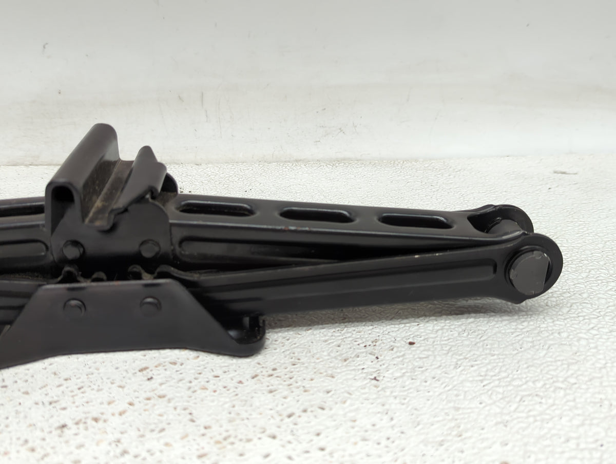 2007 Ford Explorer Spare Scissor Car Jack 1415793 - Oemusedautoparts1.com