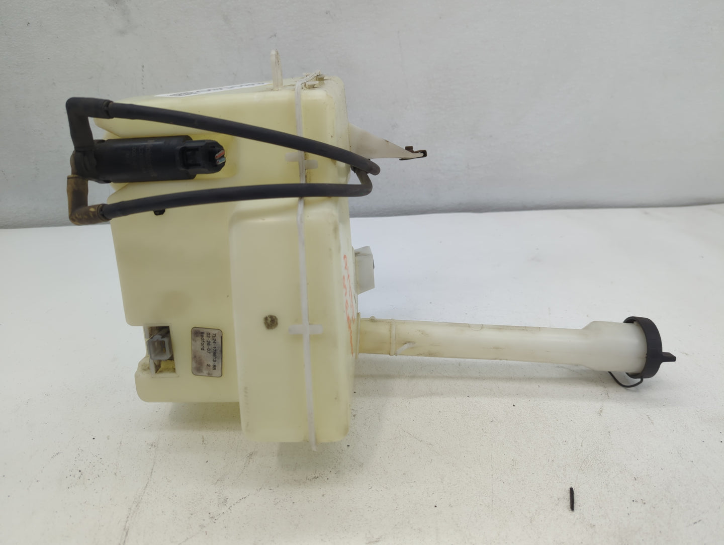 2002-2010 Ford Explorer Windshield Washer Fluid Reservoir Bottle Oem - Oemusedautoparts1.com