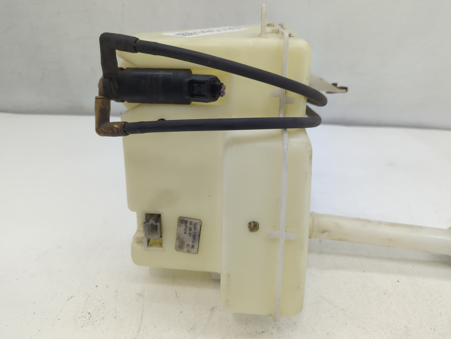 2002-2010 Ford Explorer Windshield Washer Fluid Reservoir Bottle Oem - Oemusedautoparts1.com