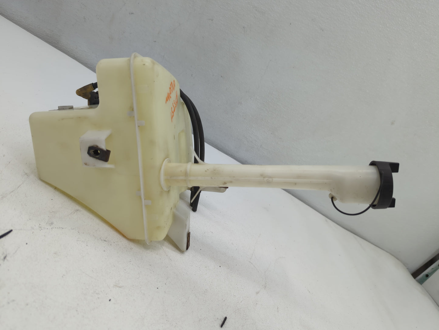 2002-2010 Ford Explorer Windshield Washer Fluid Reservoir Bottle Oem - Oemusedautoparts1.com