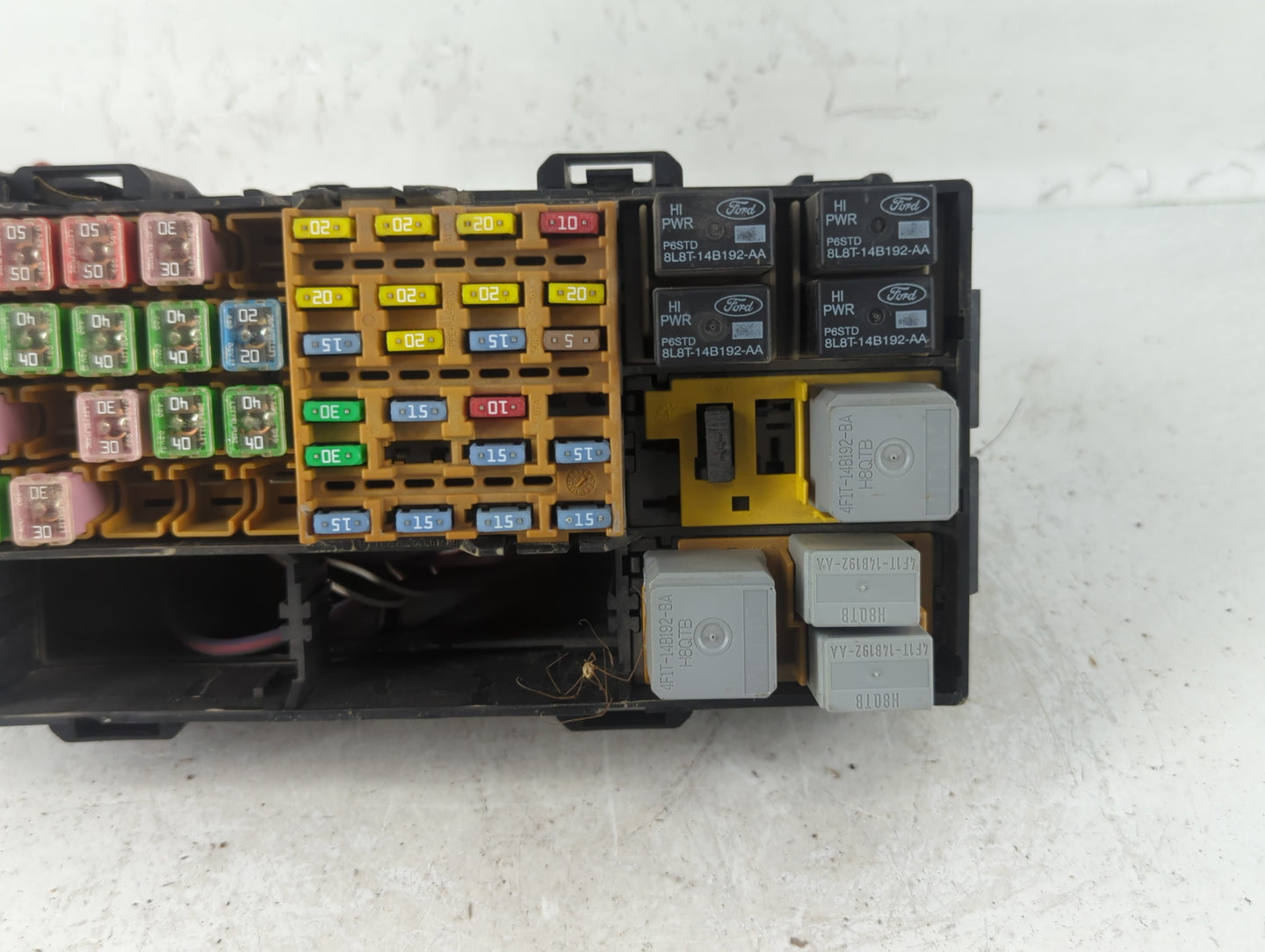 2007-2008 Ford Explorer Fusebox Fuse Box Panel Relay Module P/N:1572951 Fits Fits 2007 2008 OEM Used Auto Parts - Oemusedaut