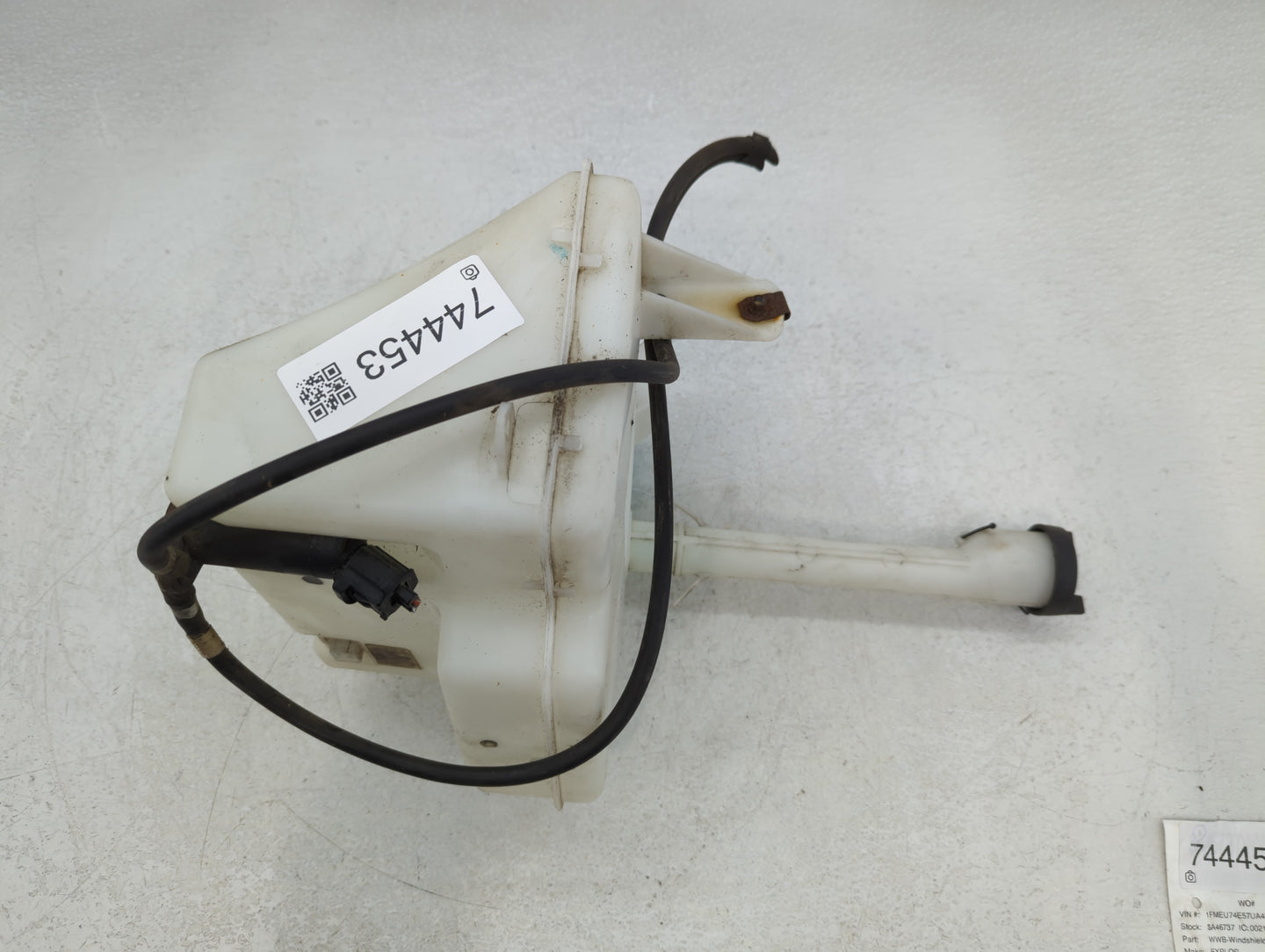 2002-2010 Ford Explorer Windshield Washer Fluid Reservoir Bottle Oem - Oemusedautoparts1.com