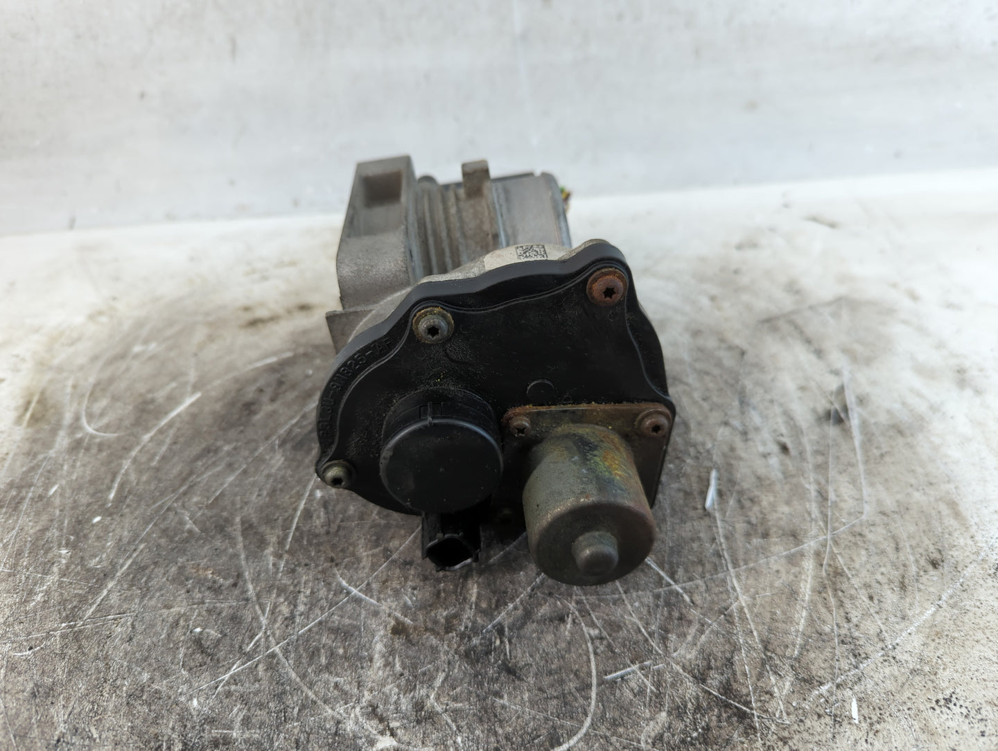 2004-2010 Ford Explorer Throttle Body P/N:042506 3 6R3E-AA Fits OEM Used Auto Parts - Oemusedautoparts1.com