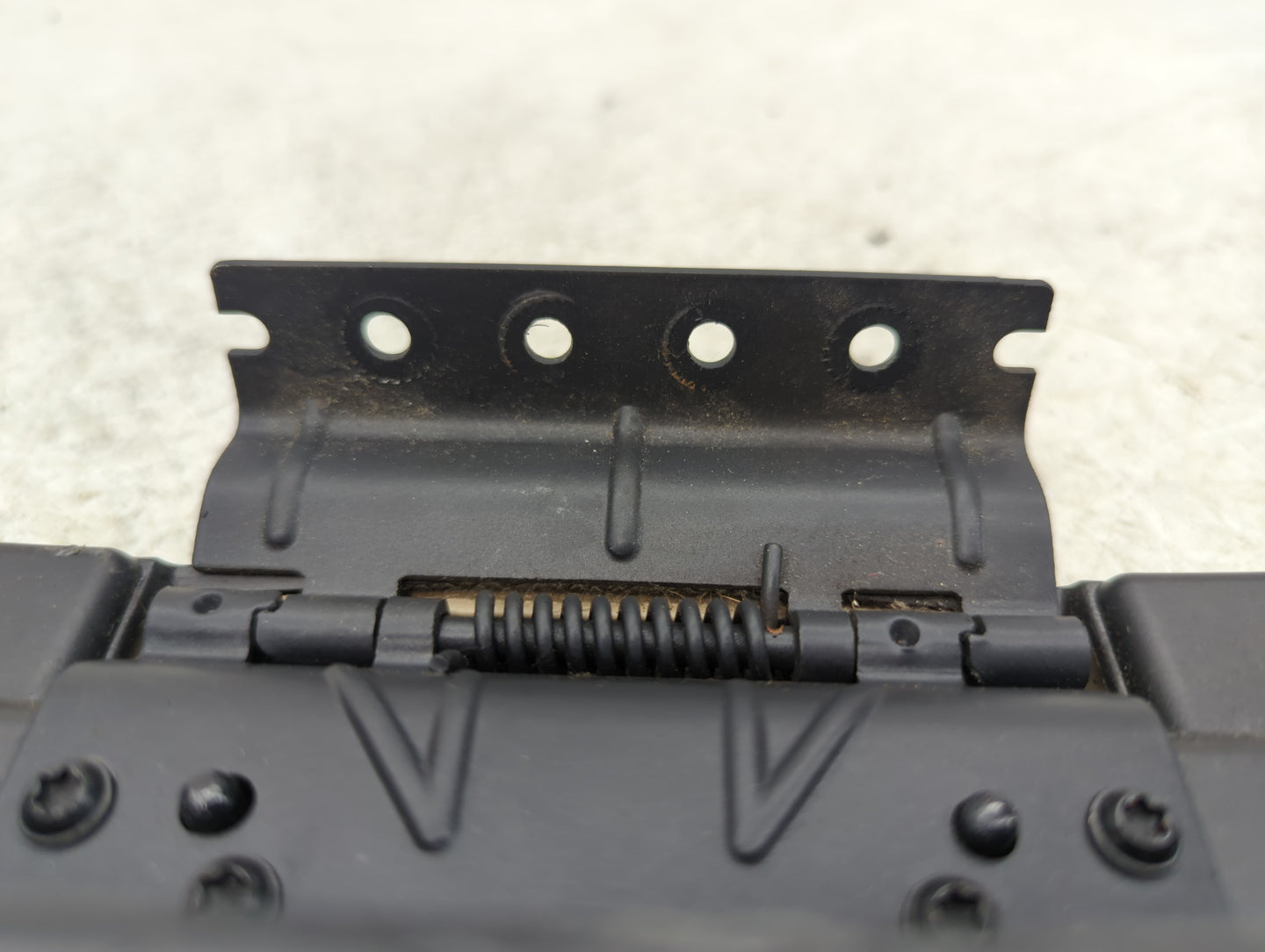 2007 Ford Explorer Center Console Armrest Cover Lid Fits OEM Used Auto Parts - Oemusedautoparts1.com