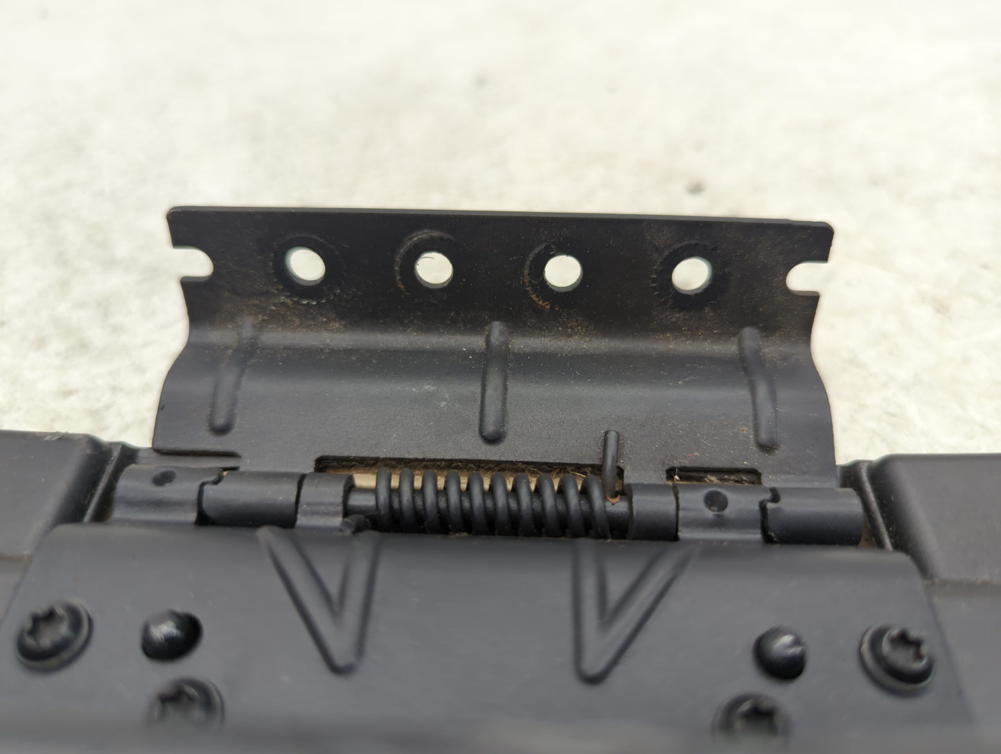 2007 Ford Explorer Center Console Armrest Cover Lid Fits OEM Used Auto Parts - Oemusedautoparts1.com