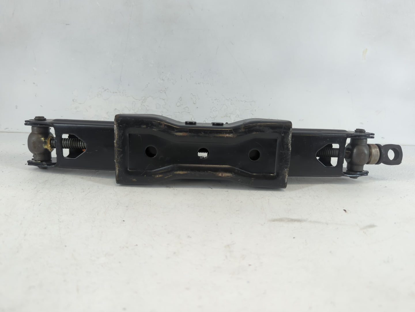 2007 Ford Explorer Spare Scissor Car Jack 940512 - Oemusedautoparts1.com