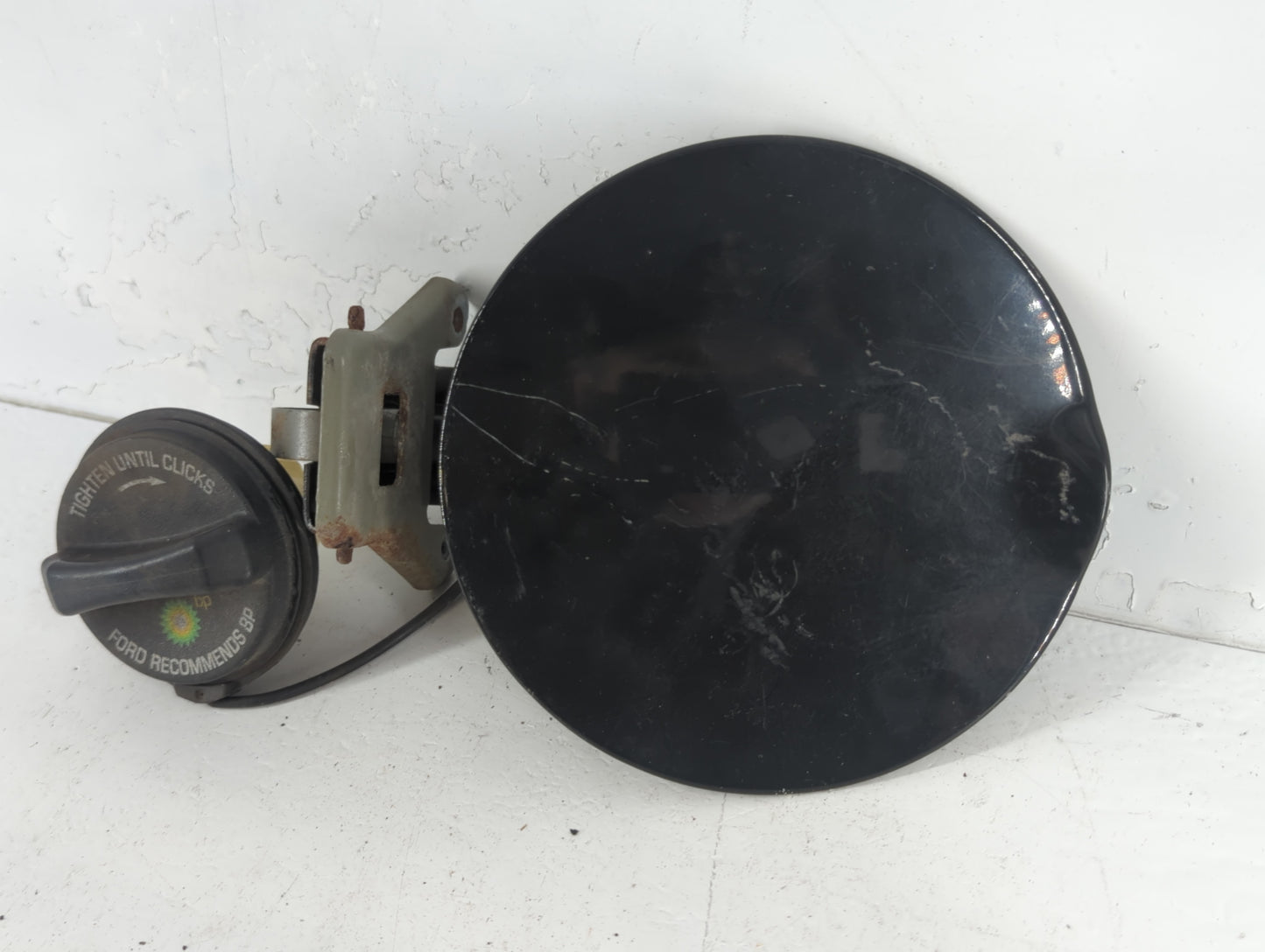 2007 Ford Explorer Fuel Tank Door Lid Gas Tank Black - Oemusedautoparts1.com