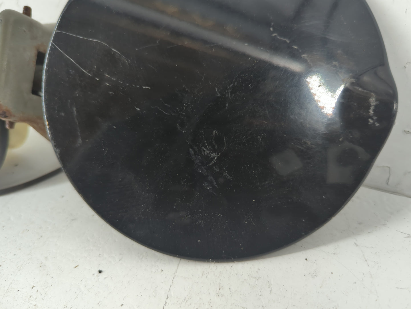 2007 Ford Explorer Fuel Tank Door Lid Gas Tank Black - Oemusedautoparts1.com