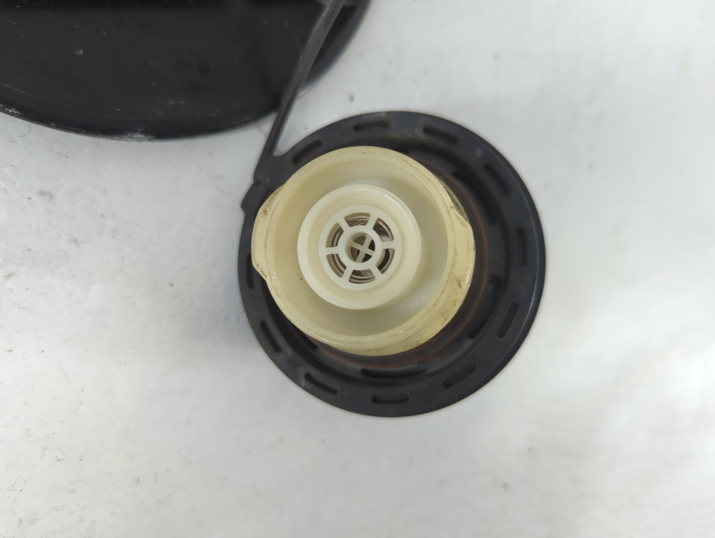 2007 Ford Explorer Fuel Tank Door Lid Gas Tank Black - Oemusedautoparts1.com
