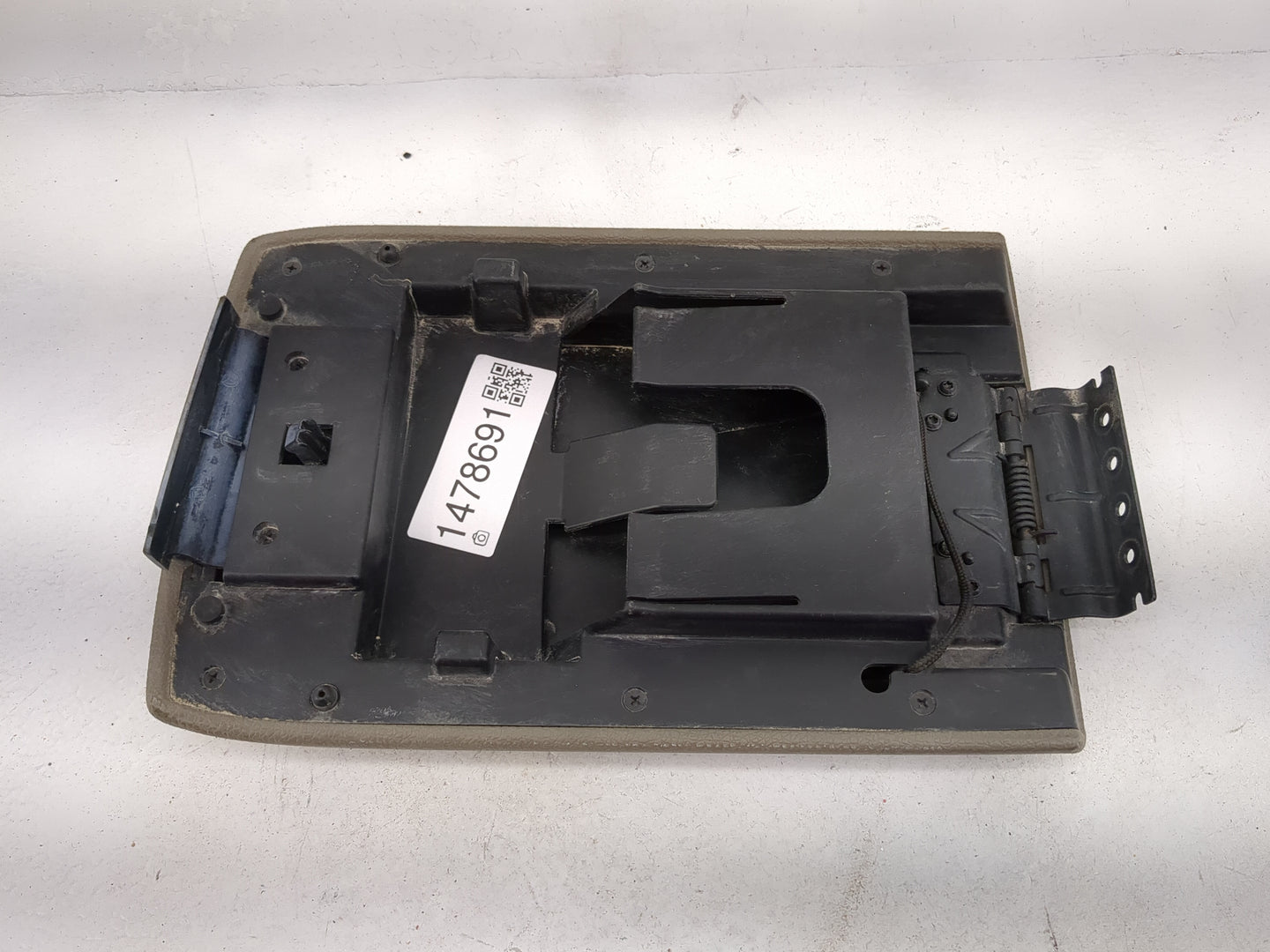 2007 Ford Explorer Sport Trac Center Console Armrest Cover Lid Fits OEM Used Auto Parts - Oemusedautoparts1.com