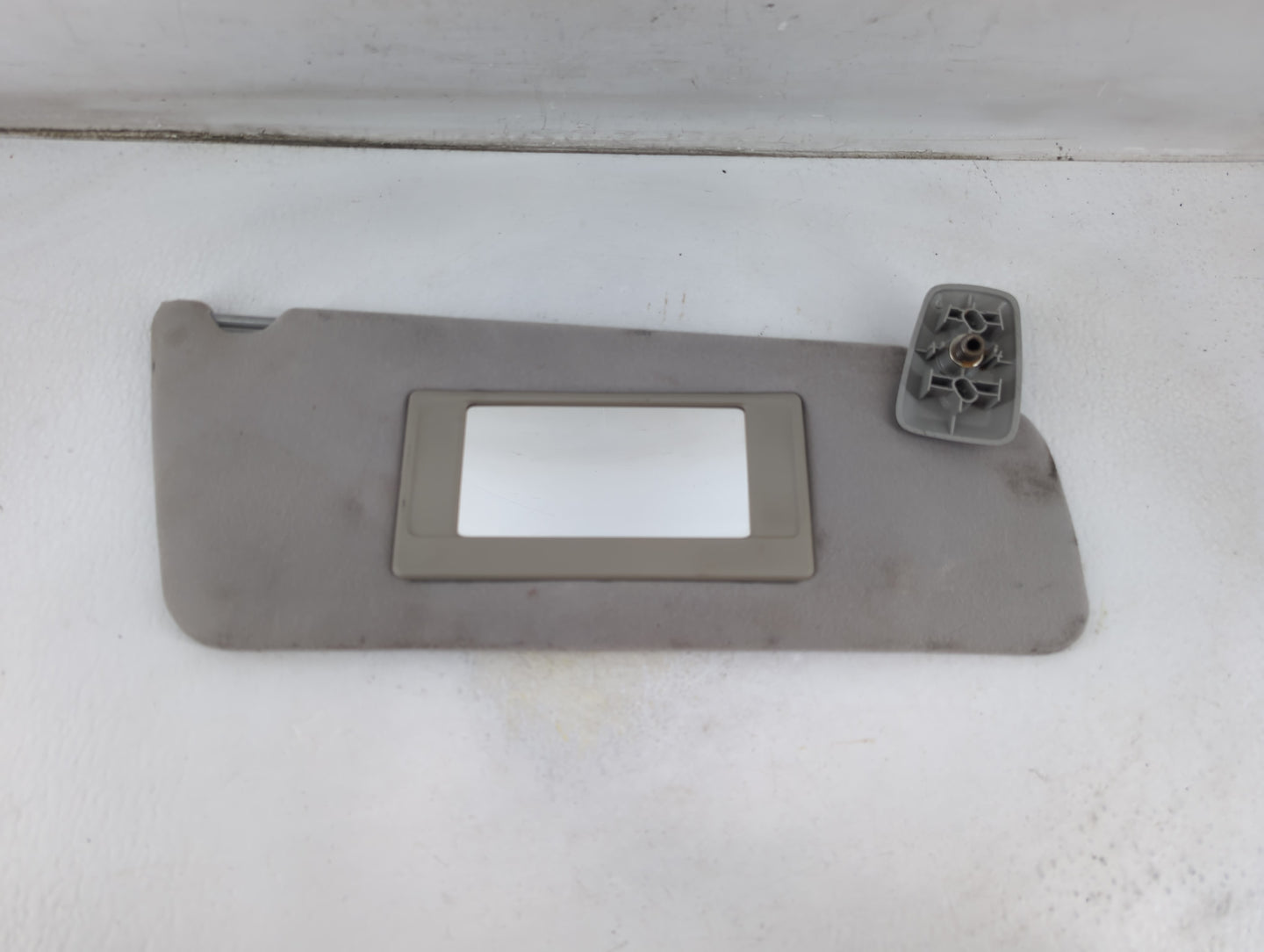 2004-2008 Ford F-150 Sun Visor Shade Replacement Passenger Right Mirror Fits Fits 2004 2005 2006 2007 2008 OEM Used Auto Par