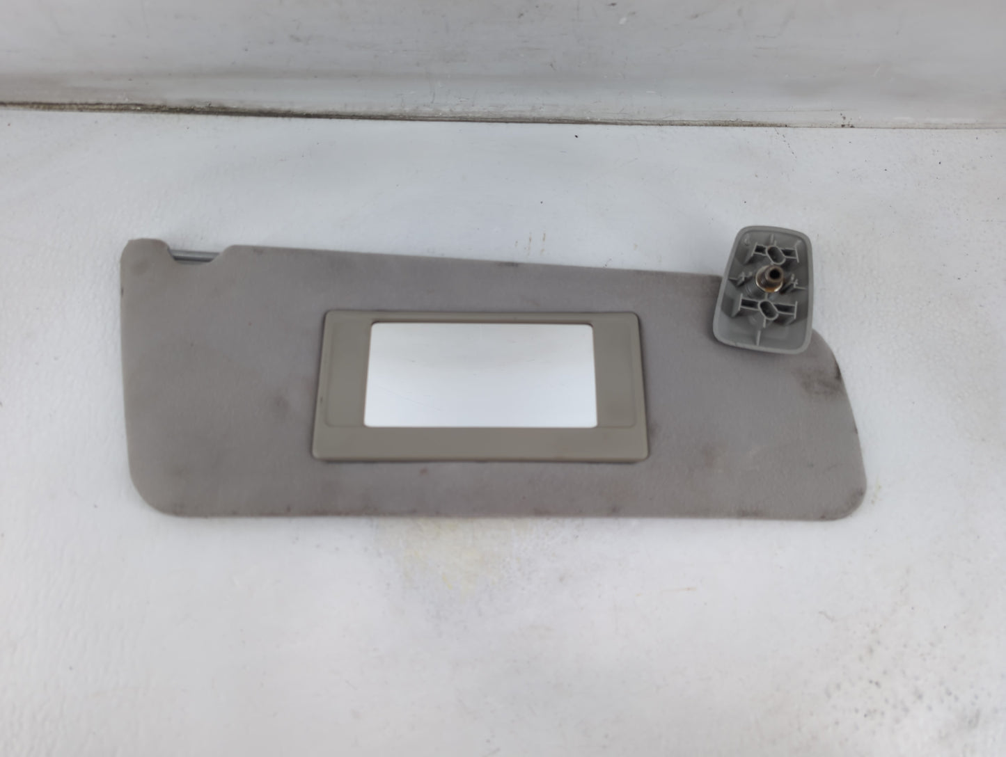 2004-2008 Ford F-150 Sun Visor Shade Replacement Passenger Right Mirror Fits Fits 2004 2005 2006 2007 2008 OEM Used Auto Par