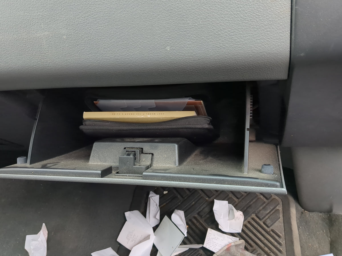 2007 Ford F-150 Passenger Glove Box Door Storage Compartment 1233833 - Oemusedautoparts1.com