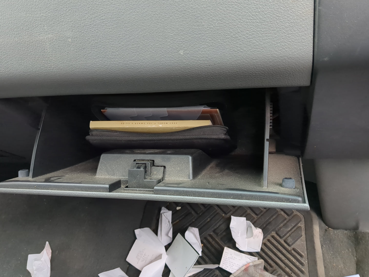 2007 Ford F-150 Passenger Glove Box Door Storage Compartment - Oemusedautoparts1.com