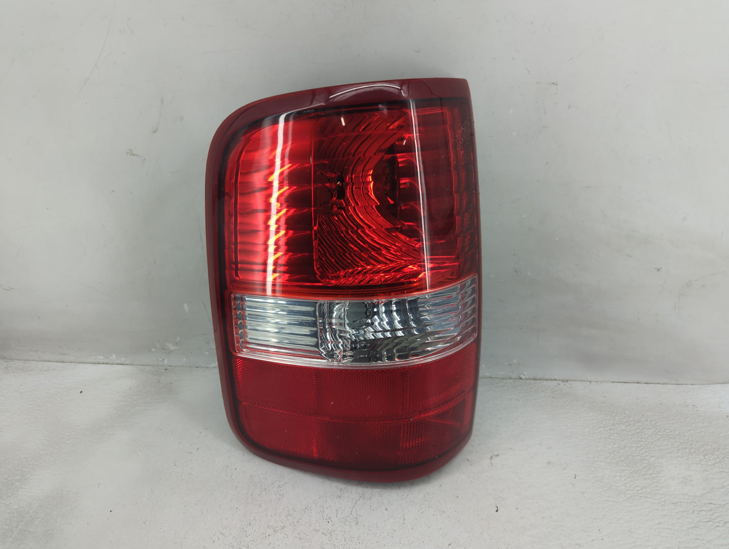 2004-2008 Ford F-150 Tail Light Assembly Driver Left OEM P/N:6L34-13B505-B 6L34-13B505-A Fits Fits 2004 2005 2006 2007 2008 