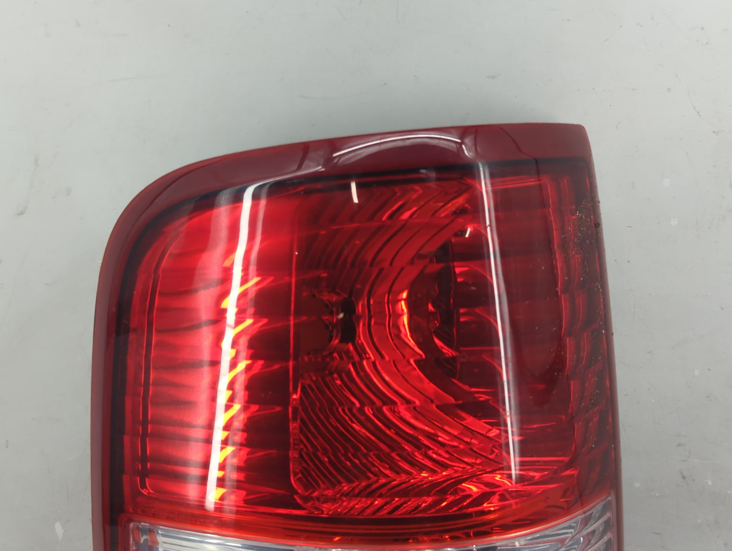 2004-2008 Ford F-150 Tail Light Assembly Driver Left OEM P/N:6L34-13B505-B 6L34-13B505-A Fits Fits 2004 2005 2006 2007 2008 