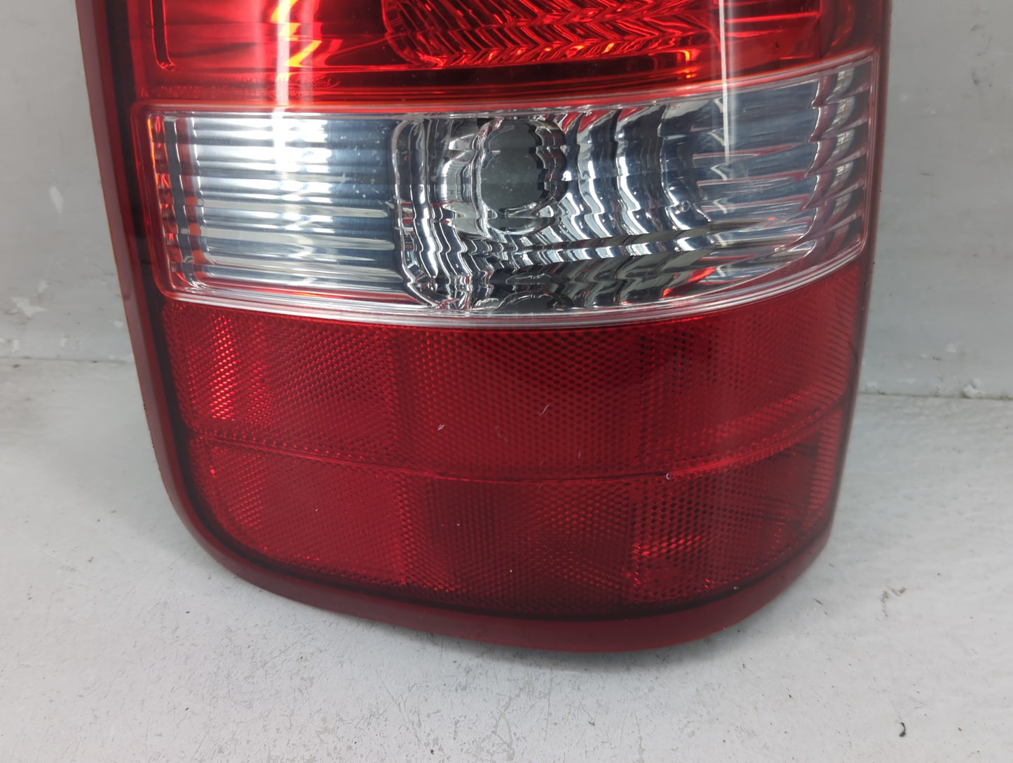 2004-2008 Ford F-150 Tail Light Assembly Driver Left OEM P/N:6L34-13B505-B 6L34-13B505-A Fits Fits 2004 2005 2006 2007 2008 
