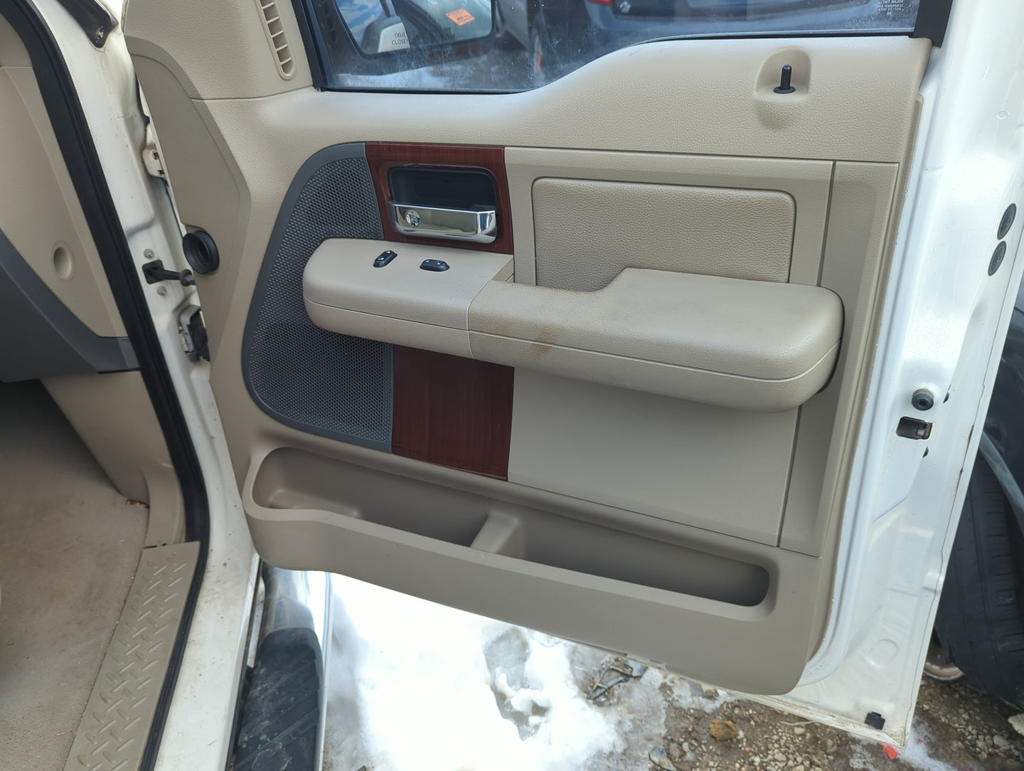 2007 Ford F-150 Front Right Passenger Interior Door Panel Trim 1367979 - Oemusedautoparts1.com