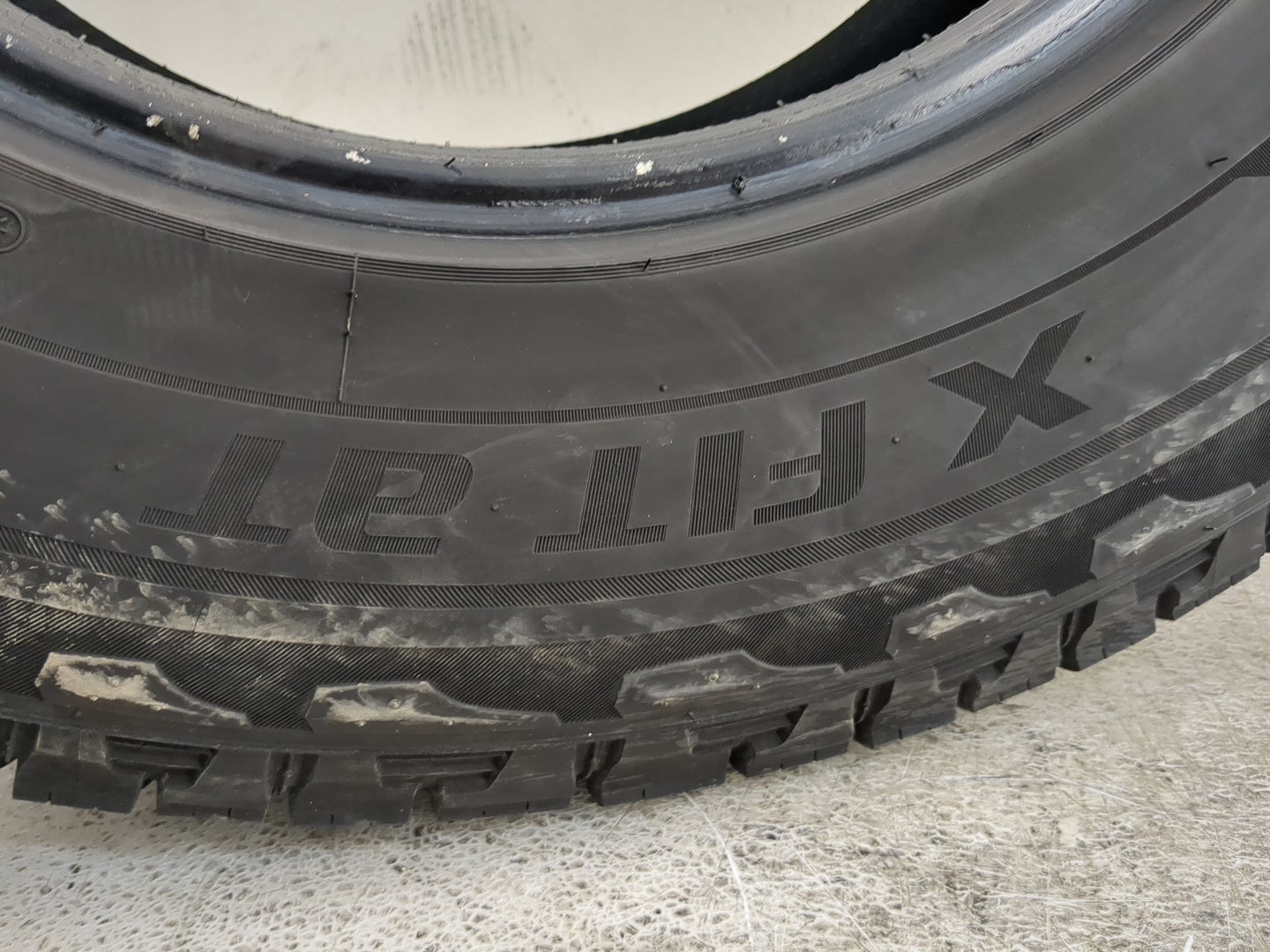 Used Tire 255/70R17 LAUFENN X FIT AT 112T - Tread Depth 10/32 - Oemusedautoparts1.com