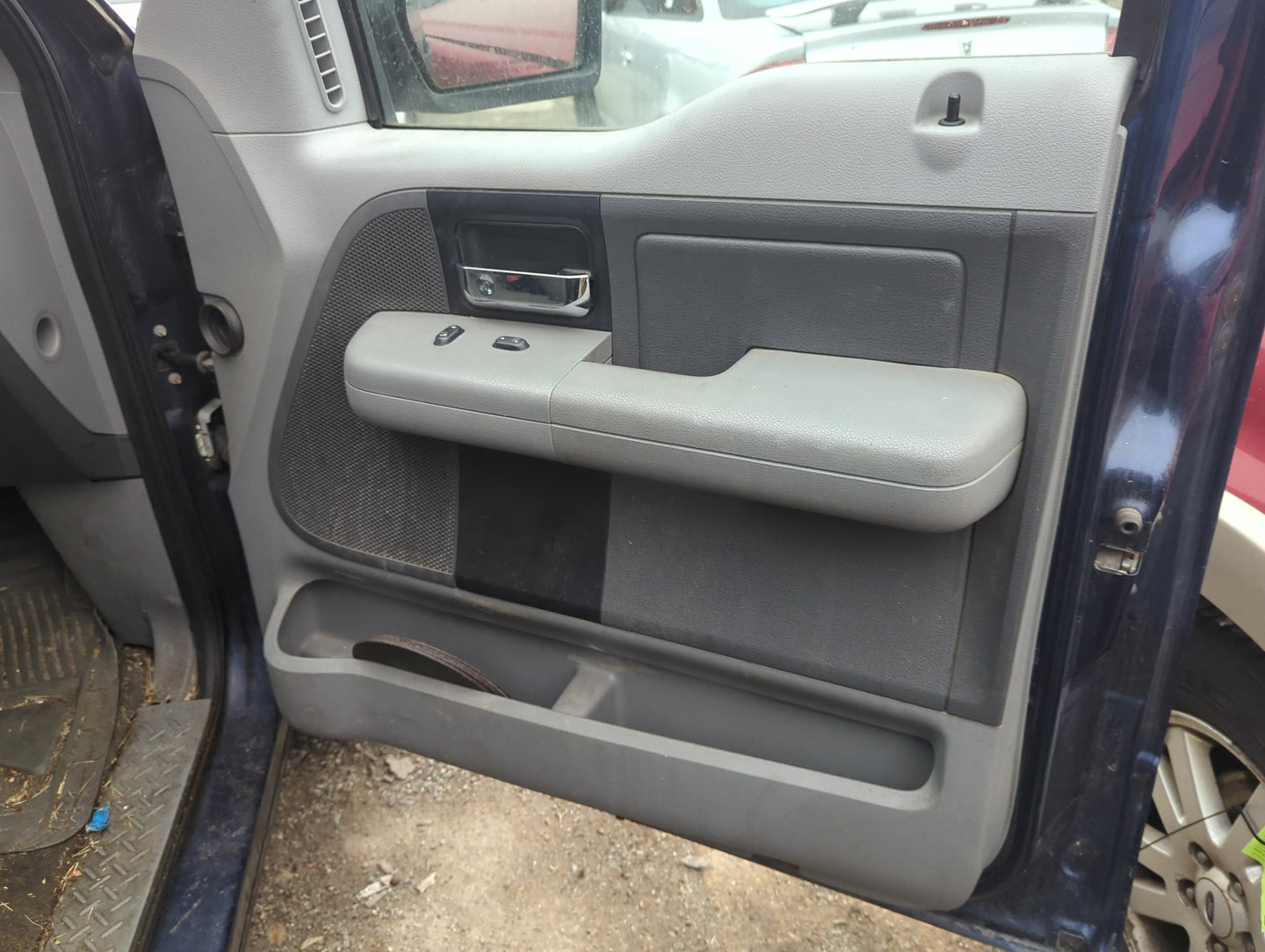 2007 Ford F-150 Front Right Passenger Interior Door Panel Trim 1375472 - Oemusedautoparts1.com