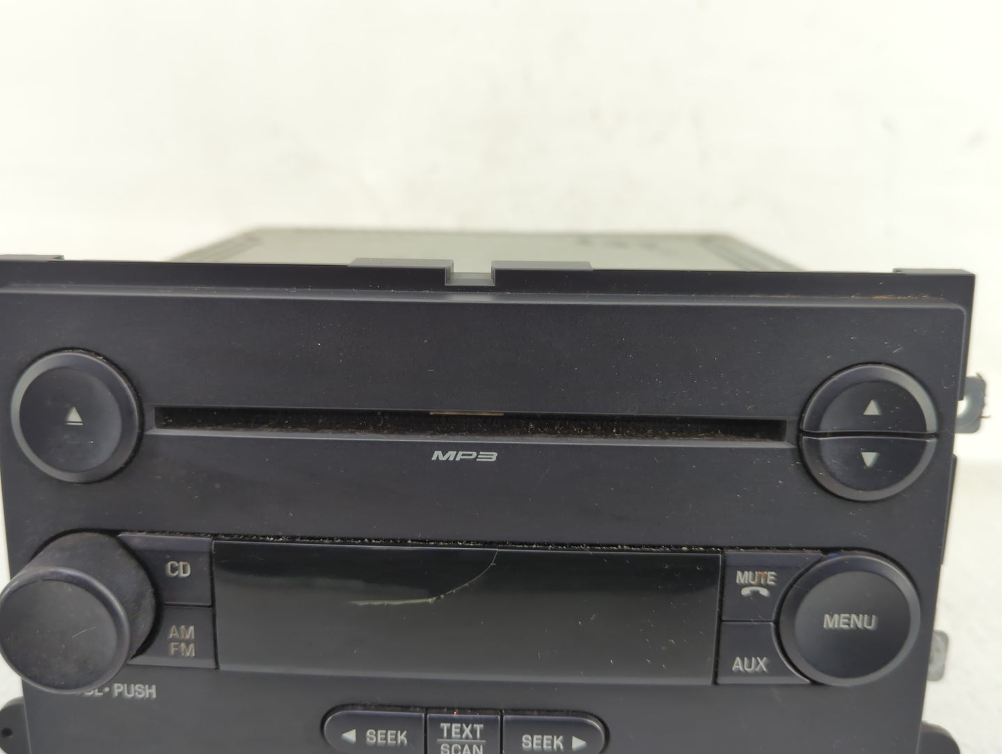 2007-2008 Ford F-150 Radio AM FM Cd Player Receiver Replacement P/N:7L3T-18C869-BK Fits Fits 2007 2008 OEM Used Auto Parts -