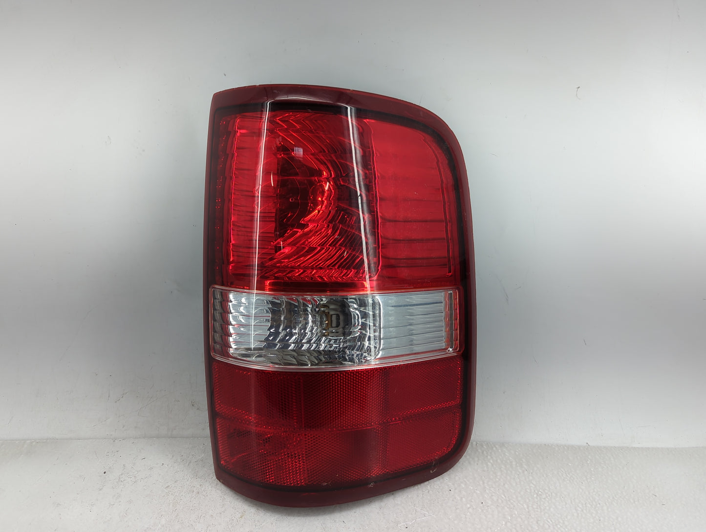 2004-2008 Ford F-150 Tail Light Assembly Passenger Right OEM P/N:5L3Z13404CA Fits Fits 2004 2005 2006 2007 2008 OEM Used Aut