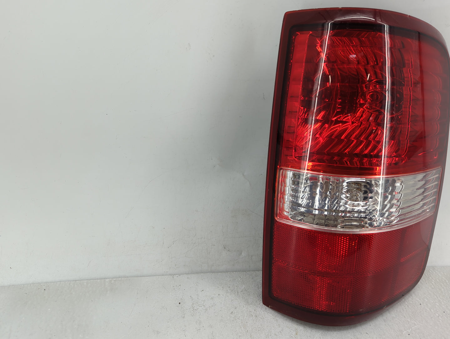2004-2008 Ford F-150 Tail Light Assembly Passenger Right OEM P/N:5L3Z13404CA Fits Fits 2004 2005 2006 2007 2008 OEM Used Aut