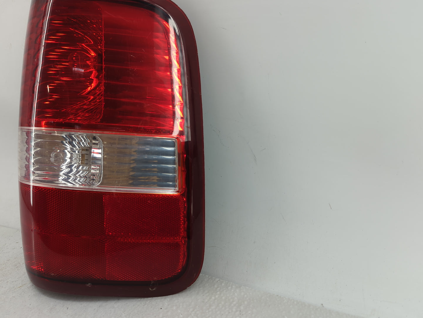 2004-2008 Ford F-150 Tail Light Assembly Passenger Right OEM P/N:5L3Z13404CA Fits Fits 2004 2005 2006 2007 2008 OEM Used Aut