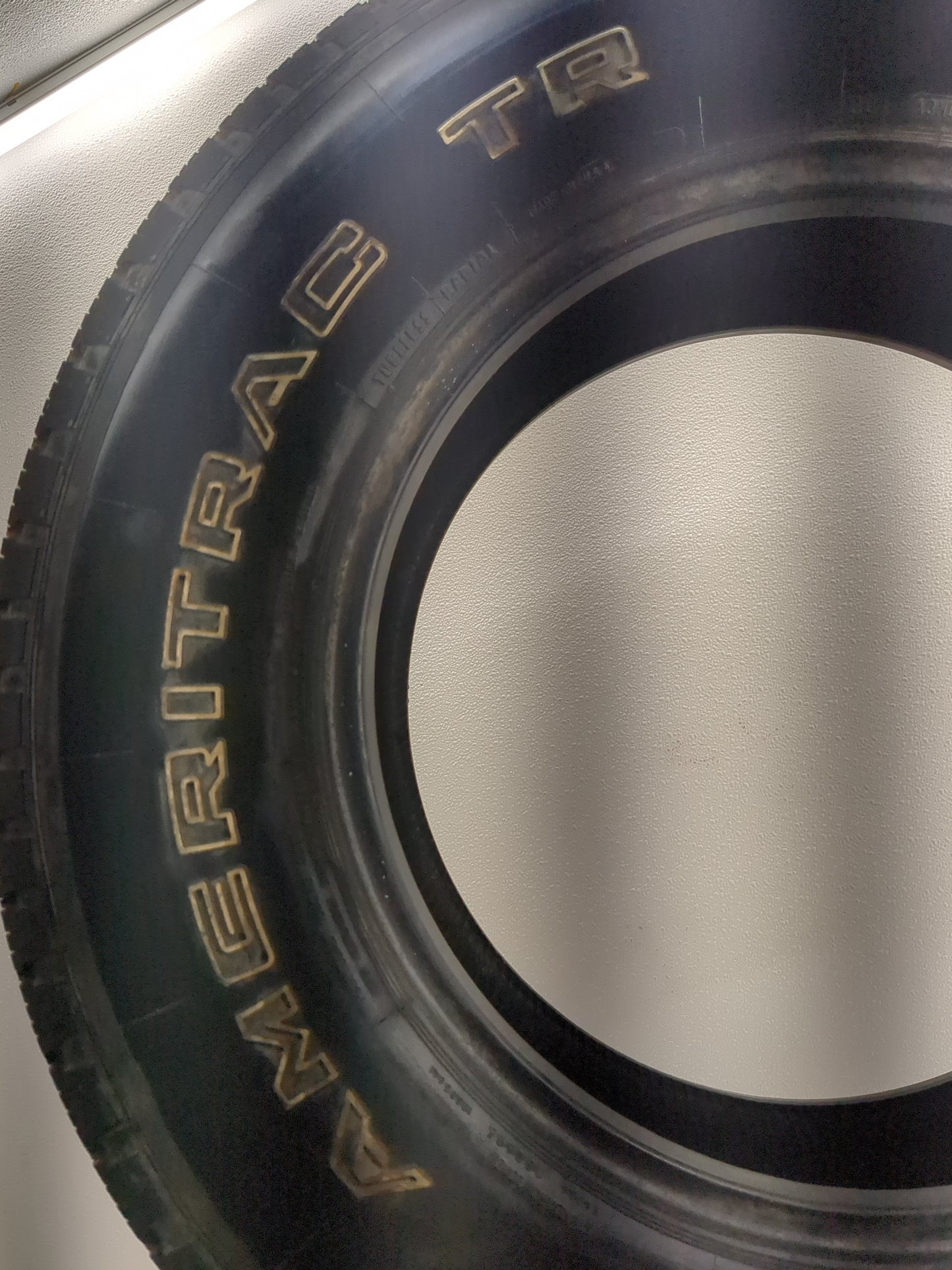 Used Tire 255/70R17 GENERAL AMERITRAC TR 110S - Tread Depth 14/32 - Oemusedautoparts1.com